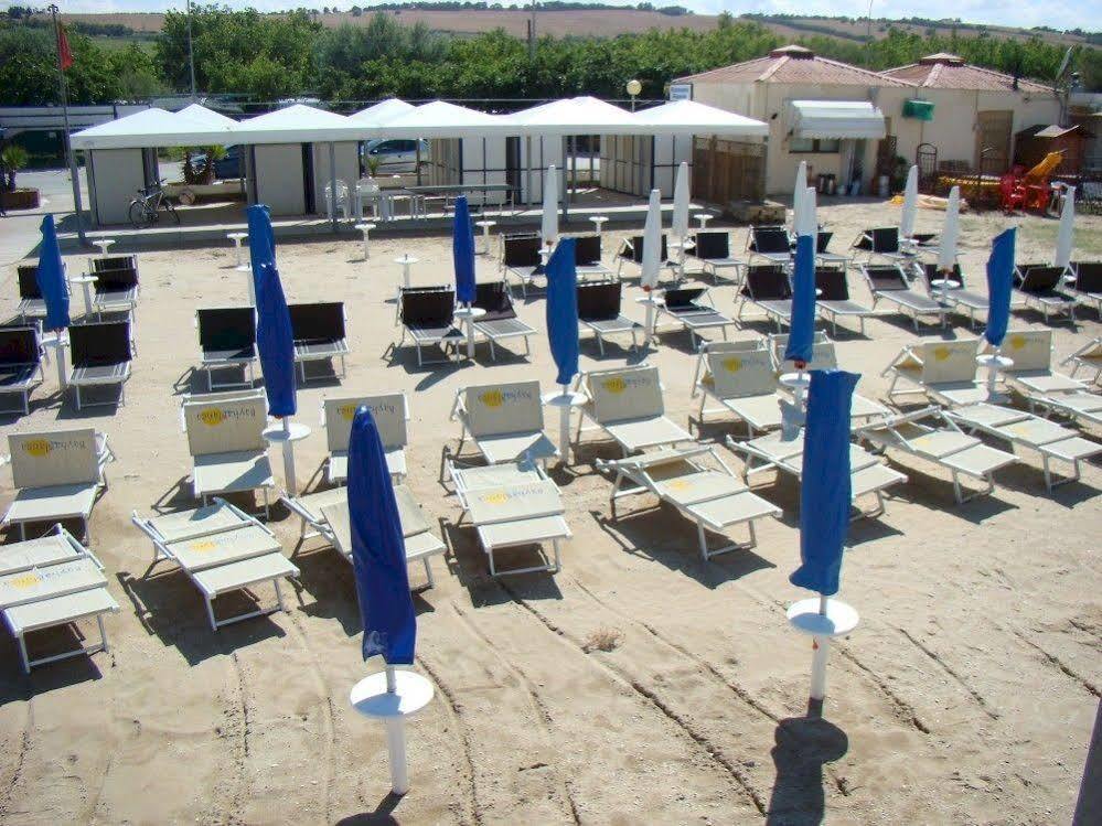 Pet Family Camping Cortina Hotel Senigallia Buitenkant foto