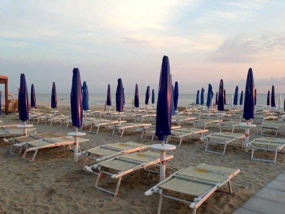 Pet Family Camping Cortina Hotel Senigallia Buitenkant foto