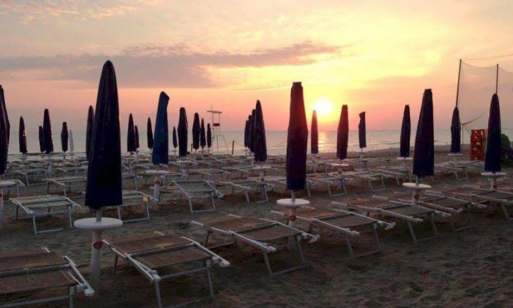 Pet Family Camping Cortina Hotel Senigallia Buitenkant foto